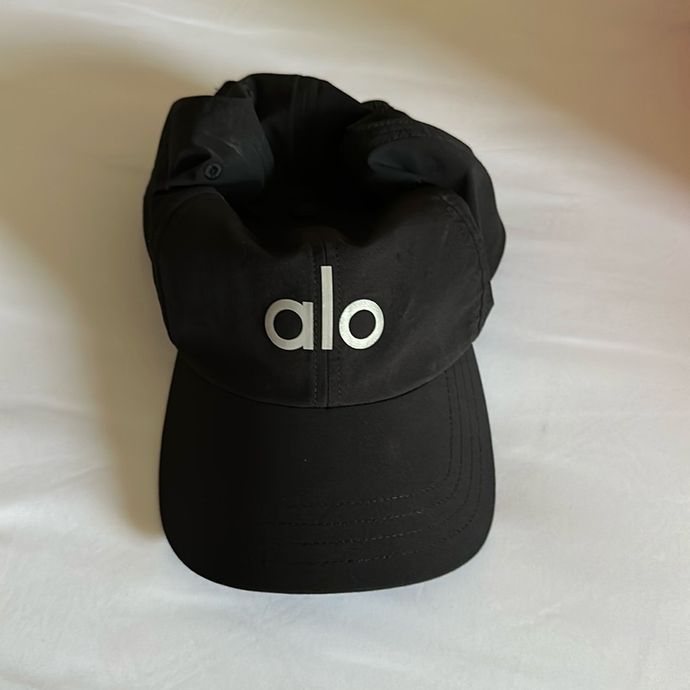 LIKE NEW ALO HAT